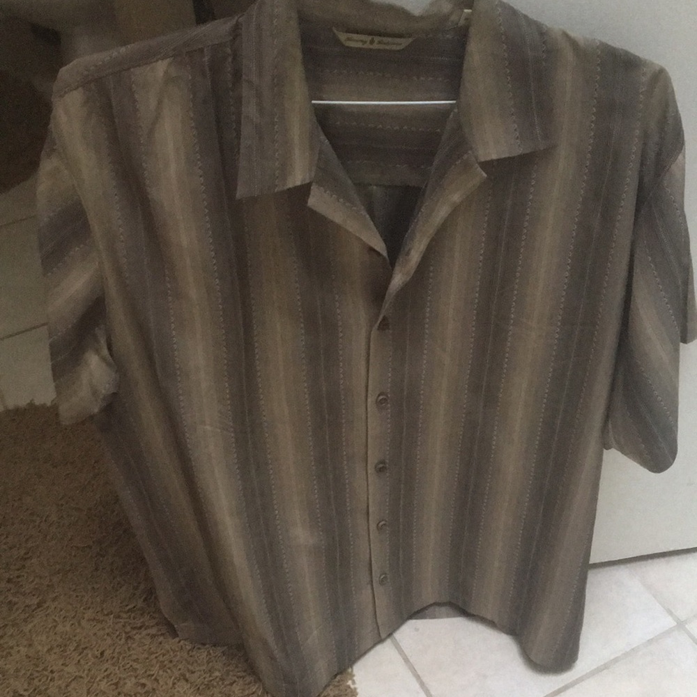 Bundle of 5 Tommy Bahama shirts.